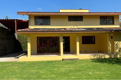 Excelente Casa A Dos Cuadras Del Colegio Americano, Teopanzolco Y Av San Diego