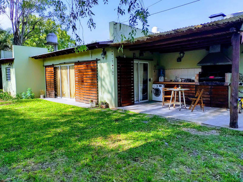 Moderna Propiedad De 3 Ambientes En Villa Udaondo Con Espacioso Parque