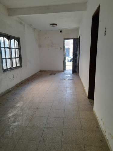 Imagen 4 de 14 de Casa A La Vta De Dos Dorm. Con Cochera Y Patio