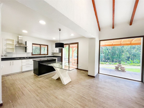 Casa En Venta De 4 Dorm. En Lo Barnechea