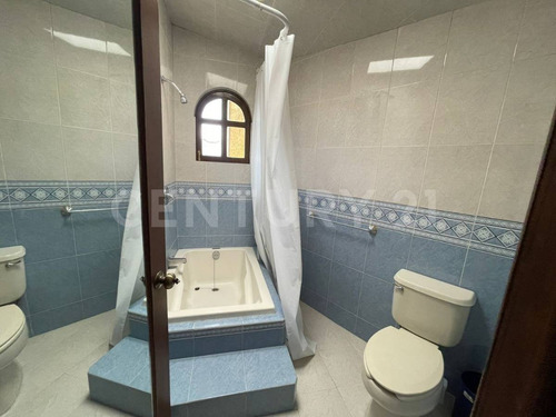 Casa En Renta, Estilo Colonial, 4 Recámaras, Jardín, San Pedro Cholula, Puebla