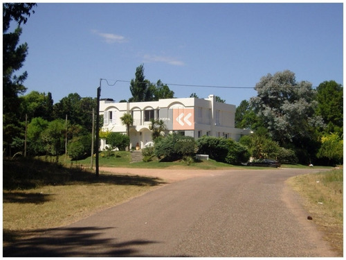 Zona Golff, Casa En Excelente Estado- Ref: 8756