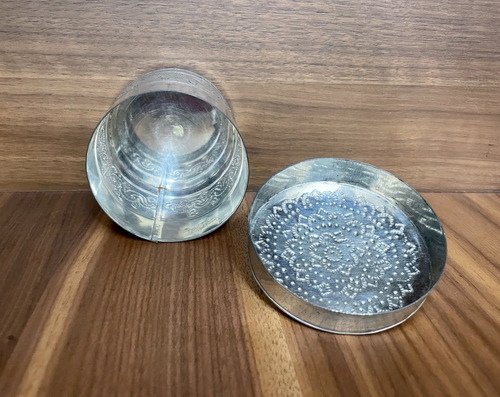 Antigua Lata Bote De Aluminio Grabada A Mano De 1970 (Usado)