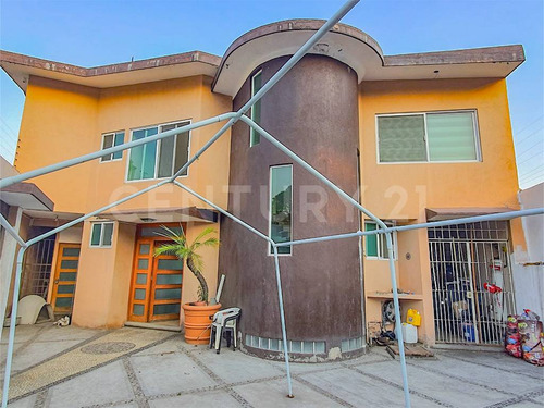Casa De 664 M2 En Sumiya Jiutepec Morelos $10,800,000.00 Mxn