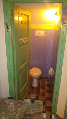 Importante Casa En Venta Con Local Comercial