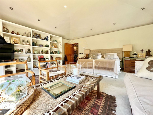 Casa En Arriendo De 5 Dorm. En Lo Barnechea
