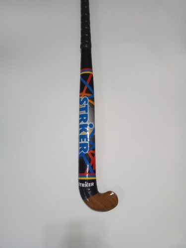 Palo De Hockey Striker 32 Con Pipa Fibra Art 932