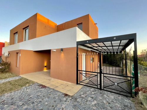 Imagen 2 de 26 de Venta Casa Con Jardin En Casas Santa Maria Tigre