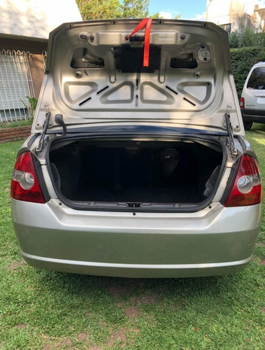 Imagen 10 de 12 de Ford Fiesta Max Ambiente Mp3