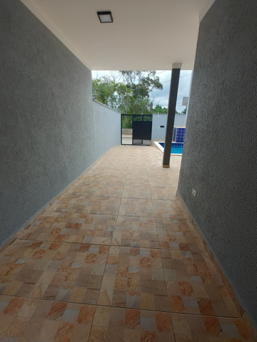 Casa Com Dois Quartos Sendo Uma Suíte, Piscina