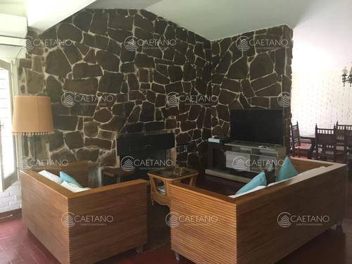 Venta Casa 5 Dormitorios. Jardines De Cordoba, Punta Del Este