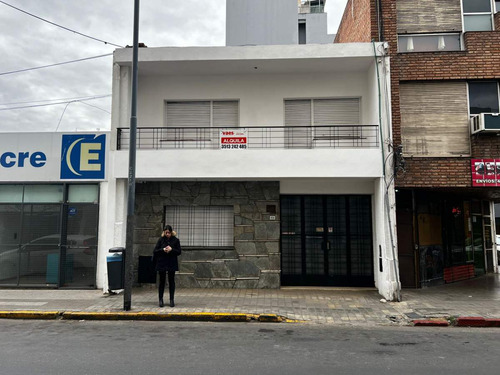 Excelente Casa Comercial - Centro