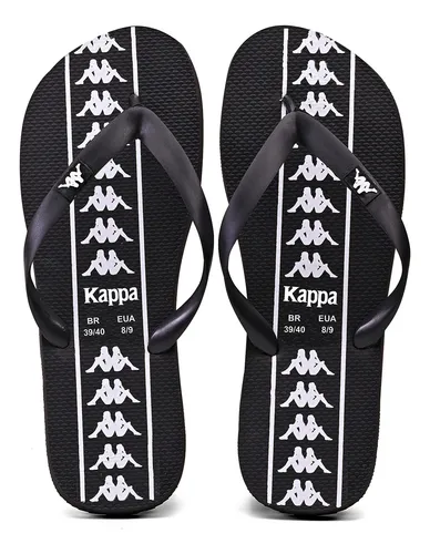 Par de chinelos Kappa Beach pretos com estampa de logos brancos em vista superior
