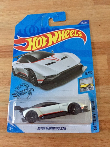 2020 Hot Wheels - Aston Martin Vulcan -blanco - 03_recs