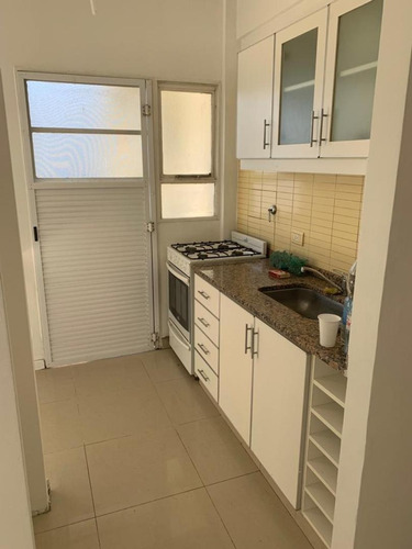 2 Amb Amplios Con Cochera Edificio Con Parrilla Y Pileta