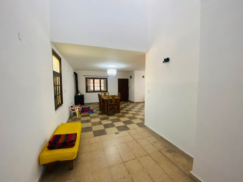 Venta Casa 6 Ambientes Cochera Longchamps