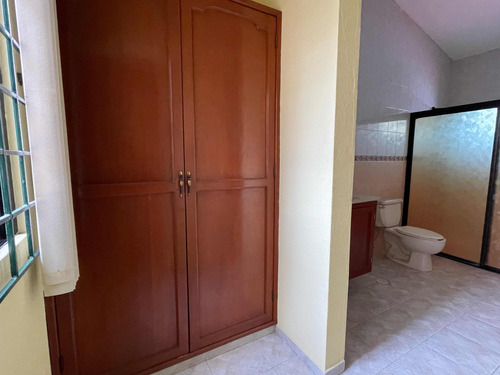 Casa De Dos Niveles En Venta En El Fracc. Virginia En Boca Del Río, Veracruzubicada En Uno De Los Fraccionamientos De Mayor Plusvalía En El Puerto De Veracruz, A 50m De La Ave. Juan Pablo Ii