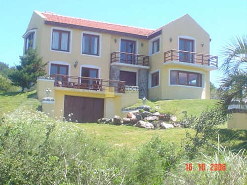 Imagen 2 de 22 de Venta De Casa De 4 Dormitorios En Las Grutas