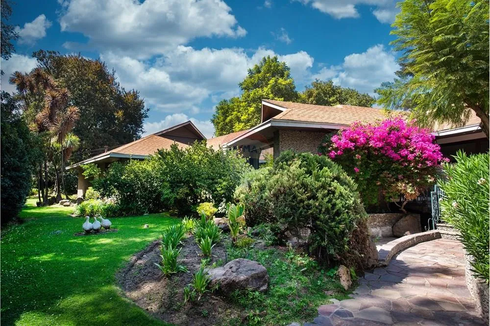 Imagen 1 de 26 de Casa En Vitacura Con Terreno De 2.453 M²