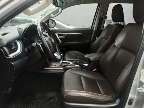 Imagen 8 de 15 de Toyota Sw4 4x4 Srx 2.8 Tdi At 7a 2017