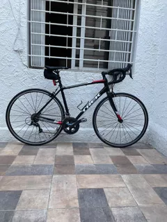 Bicicleta Ruta Trek + Pedales Shimano + Casco Lazer