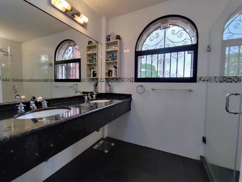 Imagen 13 de 19 de Jcs Hermosa Propiedad En Venta. Pueblo Nuevo