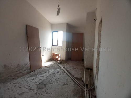 Imagen 16 de 16 de Obra Gris Cocina En Mampostería Con Tope De Granito. Baño En Planta Baja Remodelado Tanque De Agua Subterráneo, Línea Cantv. Conjunto Exclusivo De Solo 52 Th. Agua De Pozo. Vigilancia Privada 24 Hrs.