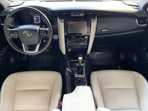 Toyota Hilux SW4 2.8 D-4d Turbo Diesel Diamond 7l Automatico
