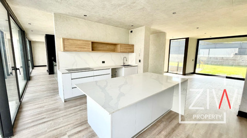 Nueva En Condominio La Dehesa 6d 8b 4est - Ziw Property