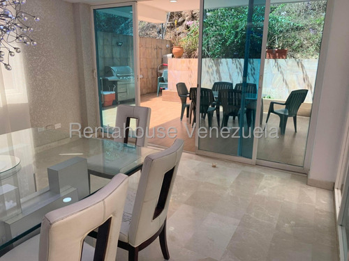 Buscas Una Quinta Donde Puedas Compartir Momentos Con Tus Familiares Y Amigos? Aqui La Tienes,moderna, Calle Cerrada Vigilancia Privada,amplia Y Bella Cocina Para Disfrutarla. Está En Alto Hatillo