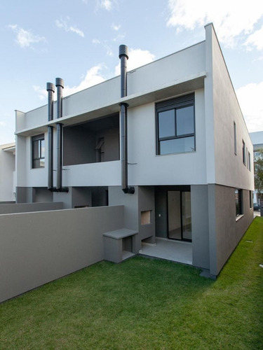 Imagem 2 de 30 de S&t Sobrado Com 3 Dormitórios À Venda, 127 M² Por R$ 795.000 - Cachoeira Do Bom Jesus - Florianópolis/sc - So0130
