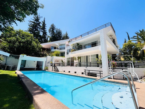 Casa En Venta De 8 Dorm. En Las Condes