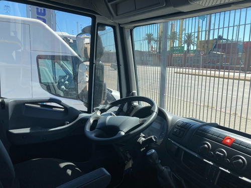 Iveco Tector 11190 Con Furgon Seco Facchini