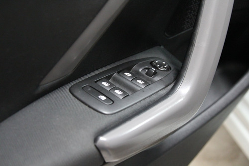Imagem 14 de 15 de Peugeot 208