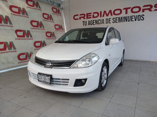 Imagen 1 de 11 de Nissan Tiida Hb Emotion Color Blanco 2011