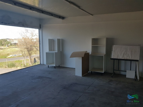 Excelente Galpon Con Oficinas, 600 M2, En Maldonado.- Ref: 2619