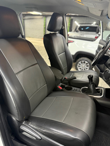 Toyota Hilux 2.7l MT 4x4