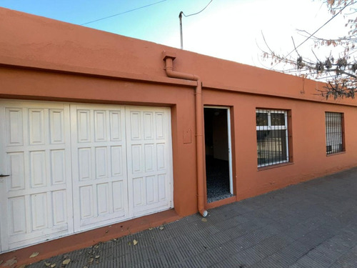 Casa + Local En Ayala 704 Esq Don Bosco