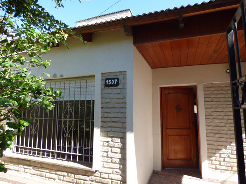 Casa En Venta En City Bell - Dacal Bienes Raíces