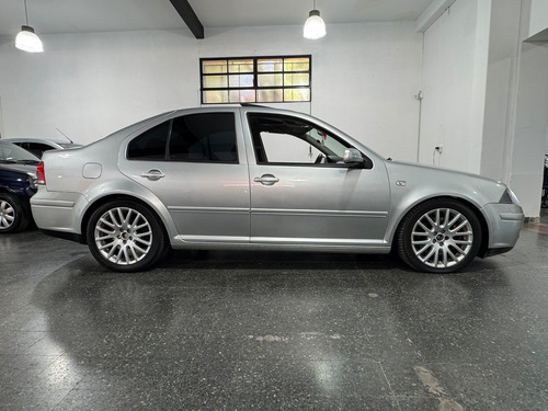 Volkswagen Bora 1.8 Highline T 180cv Cuero