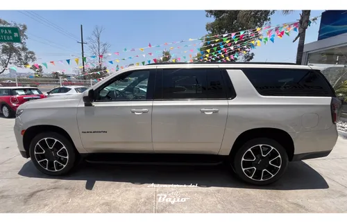 Chevrolet Suburban 5.3 Rst 4X4 At