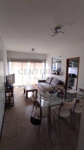 Imagen 3 de 16 de Calle 54 Entre 24 Y 25 - Piso De Dos Habitaciones En Venta - La Plata