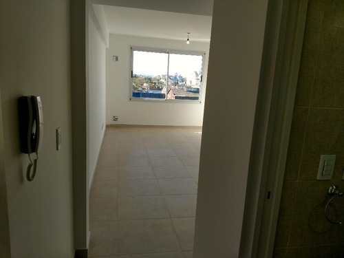 Imagen 2 de 10 de Monoambiente En Venta En Lanus Oeste
