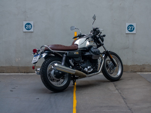 Imagen 2 de 15 de Moto Guzzi V7 Iii Aniversario Usada