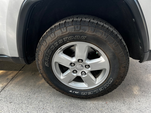Jeep Grand Cherokee Laredo V6 4x2 At