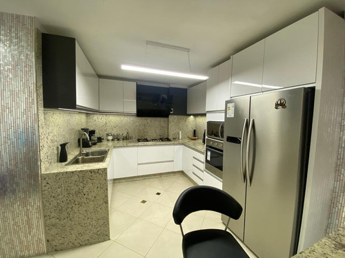 Apartamento En Venta En Cumboto Sur, Puerto Cabello. Inmobiliaria Maggi 2038