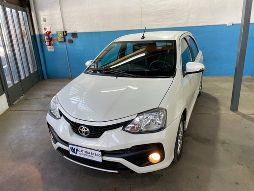 Imagen 2 de 13 de Toyota Etios Xls 5p Mt 2018 Con Gnc