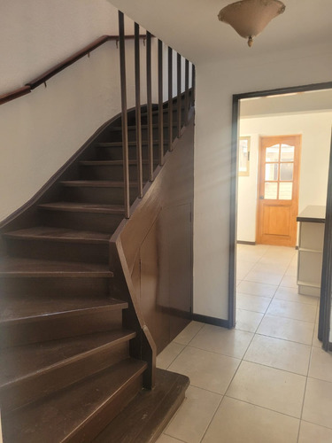 Cómoda Casa Recien Remodelada, Sector Residencial
