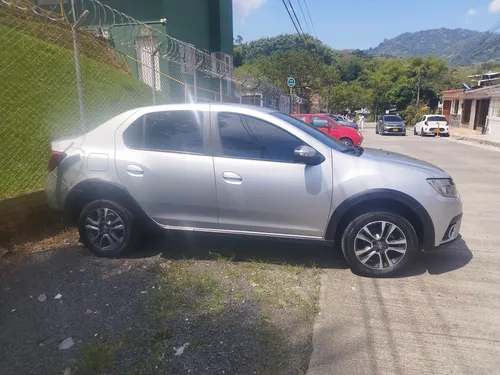 Renault Logan 1.6 Privilege / Intens