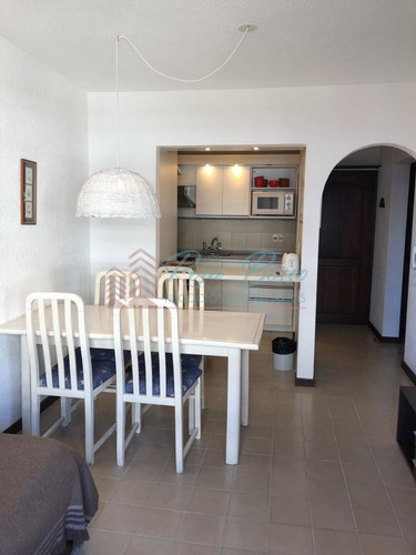 Apartamento En Peninsula- Ref: 1395